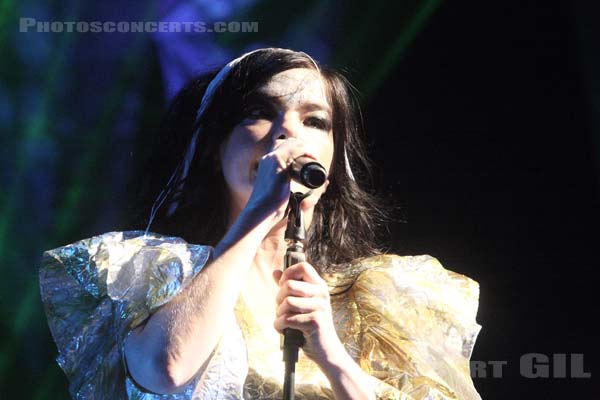 BJORK - 2007-08-26 - SAINT CLOUD - Domaine National - Grande Scene - 